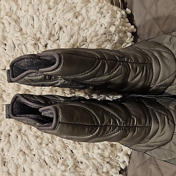 Columbia Boots - Picture 5 of 16